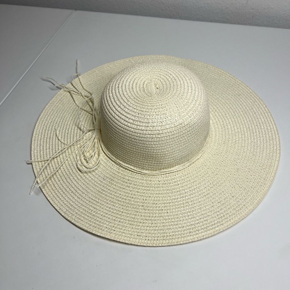 Breezy Does It Beige Straw Floppy Hat Size Adult